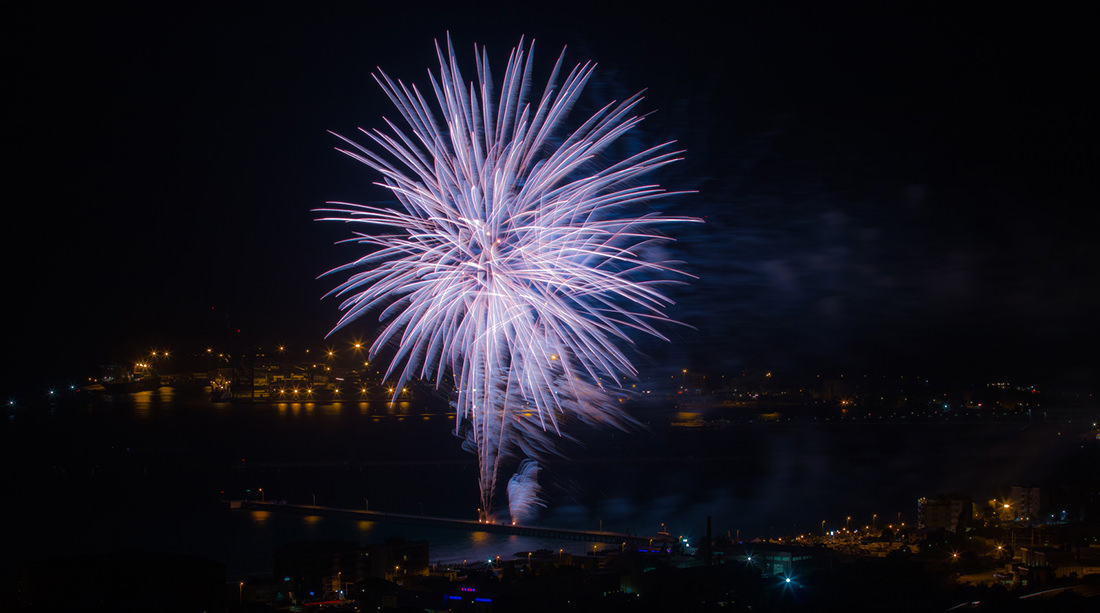 Fuochi d'artificio di Vado Ligure by Tiziano L. U. Caviglia