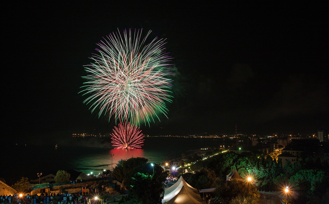 Fuochi d'artificio di Savona by Tiziano L. U. Caviglia