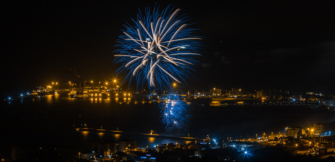 Fuochi d'artificio di Vado Ligure by Tiziano L. U. Caviglia