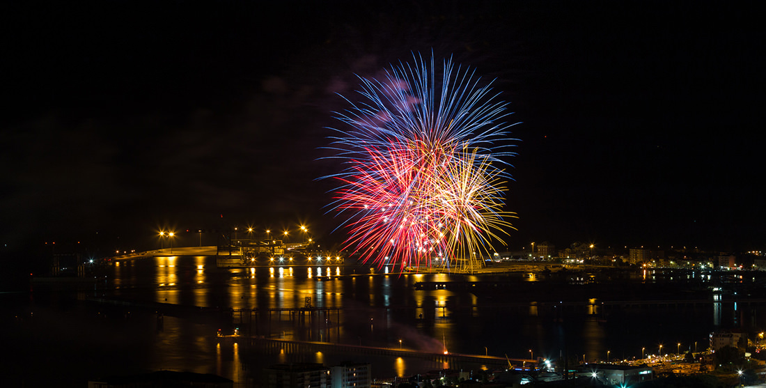 Fuochi d'artificio di Vado Ligure by Tiziano L. U. Caviglia